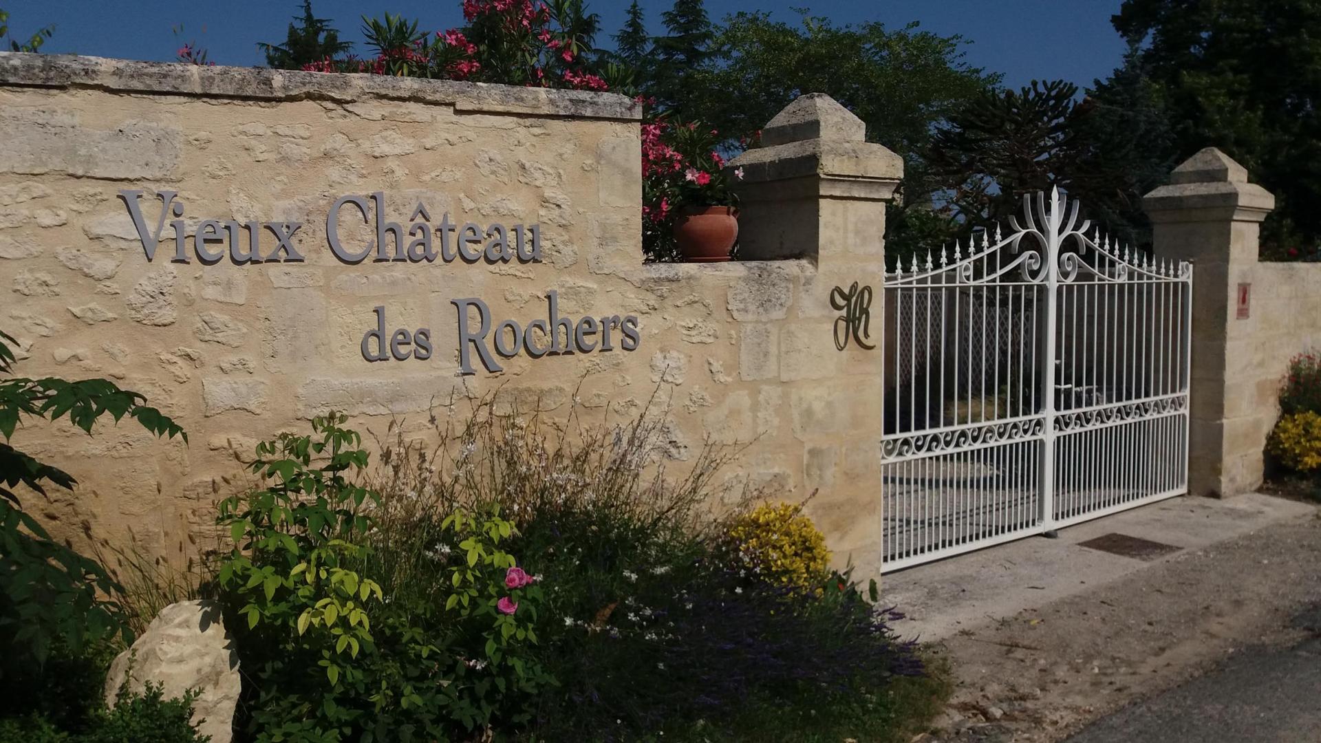 Vieux Château des Rochers